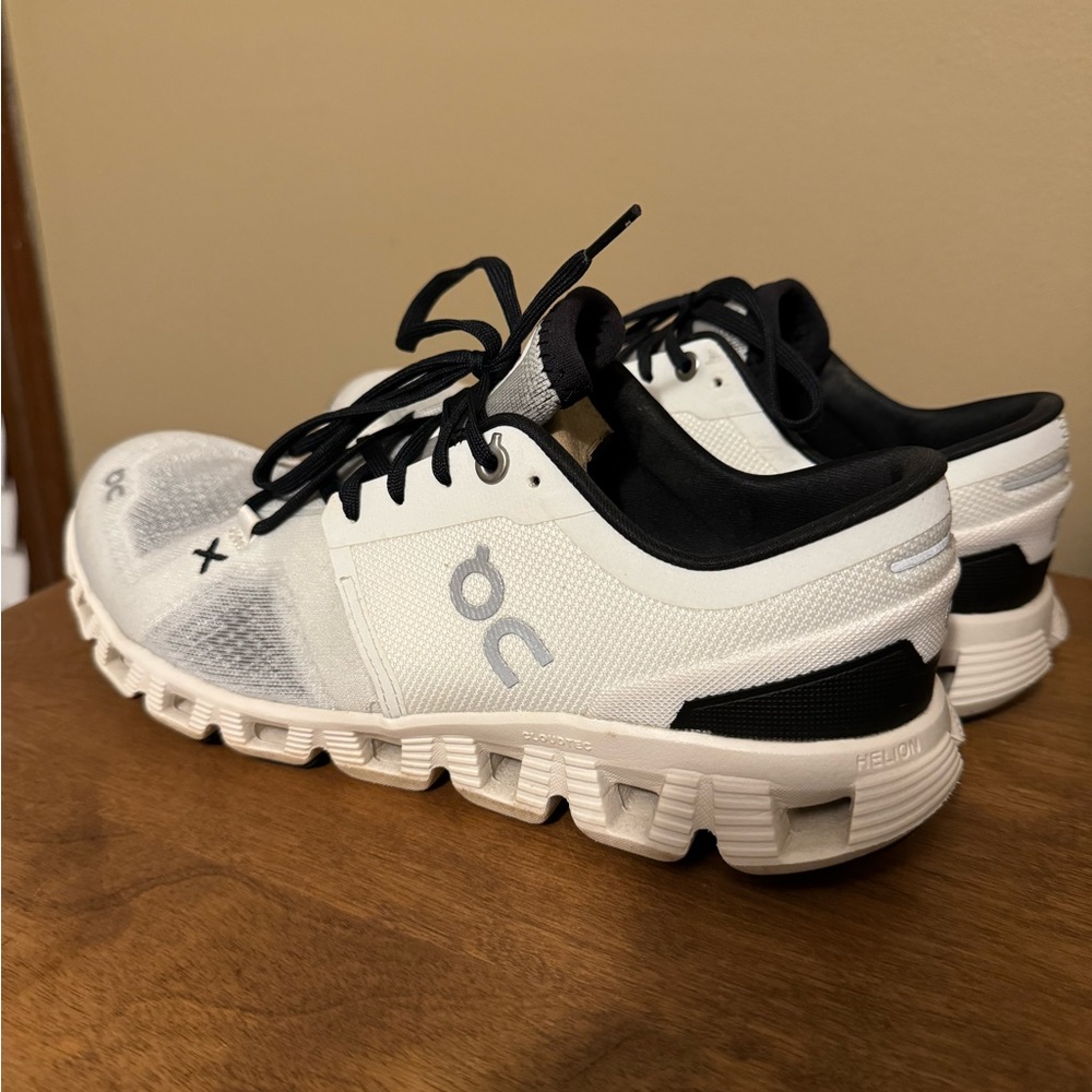 On Cloud X, size 8.5